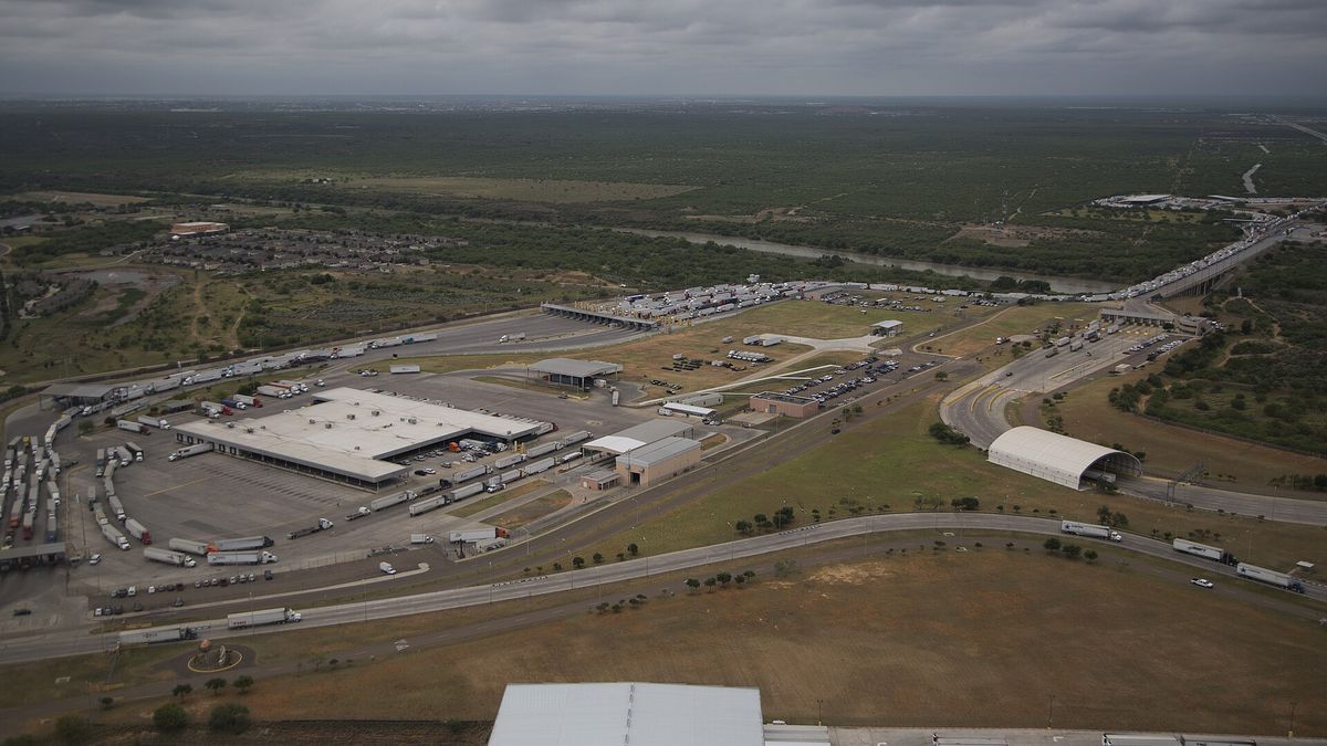 Trucks at the World Trade Crossing bridge between Laredo and Mexico