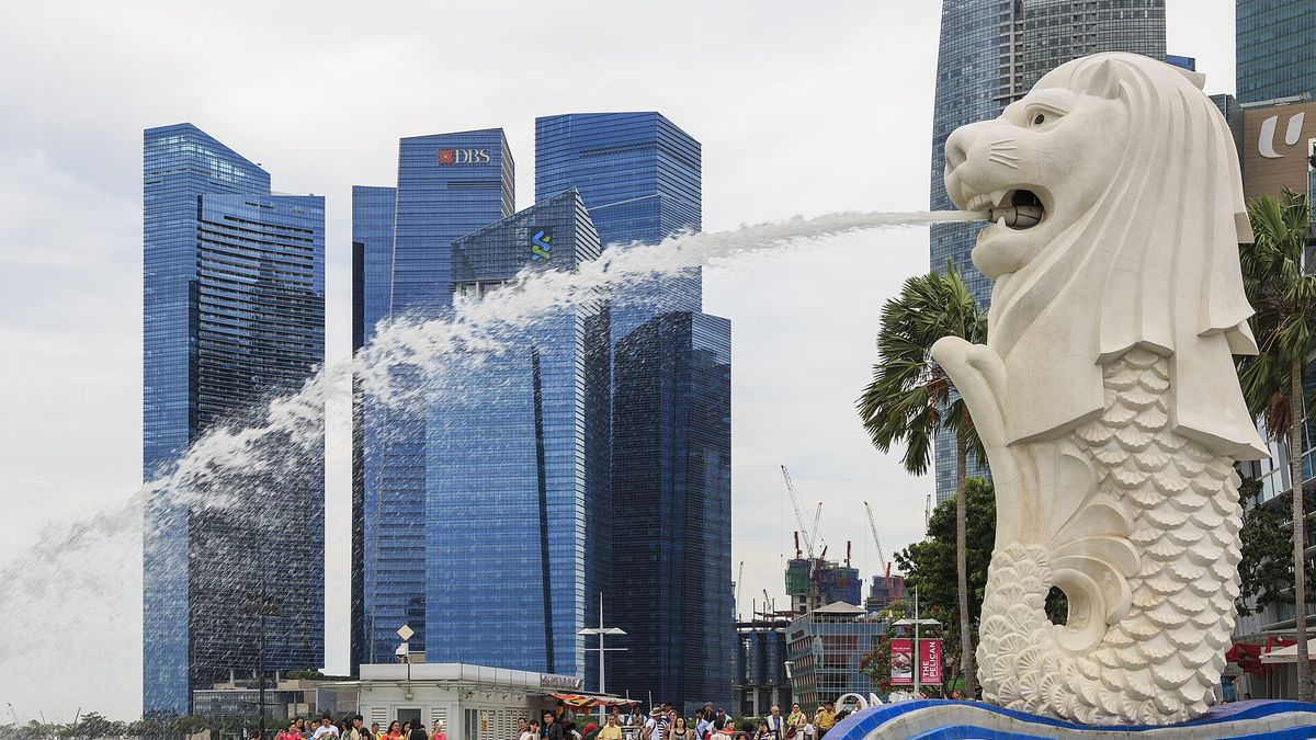 The Merlion statue and Marina Bay in Singapore